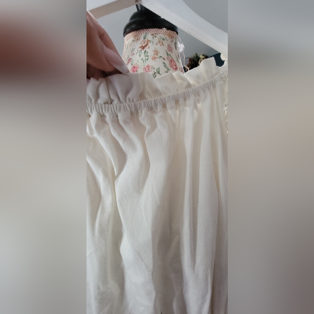 NWT Francesca Elegant Off-Shoulder Cream Top Size SMALL - Picture 3 of 5